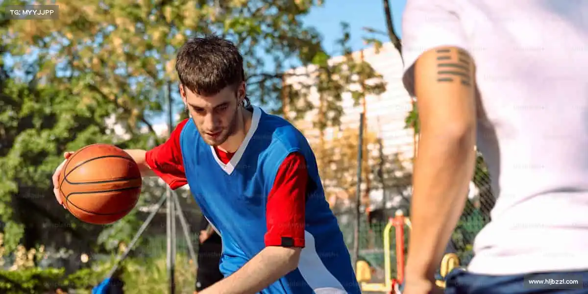 <strong>必一运动</strong>🏋️‍♀️举铁举的是重量，练出的是担当 —— 健身，塑造更好的自己！